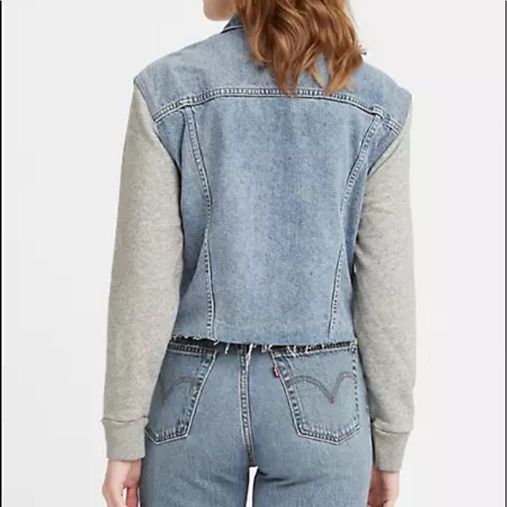LEVI’S ExBoyfriend Trucker Jacket Medium Wash Grey Sweatshirt Sleeve Frayed Coat - Picture 2 of 7